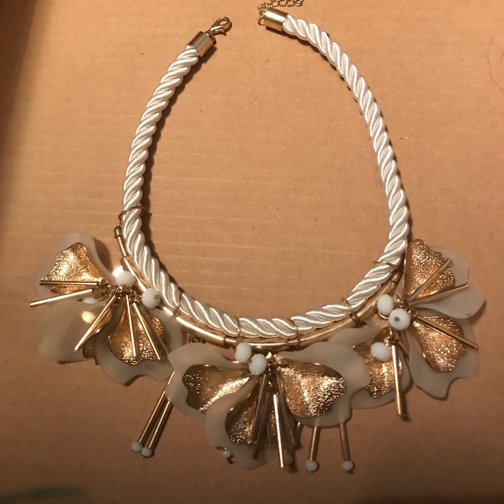 Petal necklace